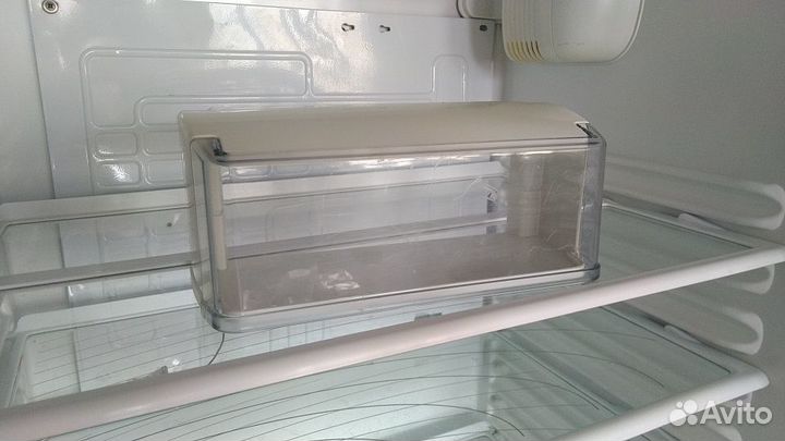 Полки балконы на дверцу холодильника Атлант