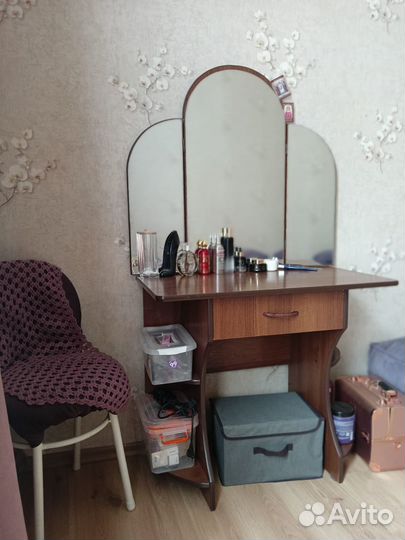 Дамский столик тильяж (туалетный столик )