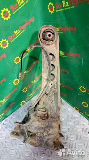 Кулак задний правый Mitsubishi Carisma седан 1.6