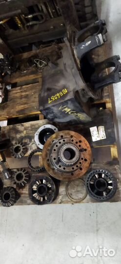 Редуктор в разборе средний Meritor RD20-145