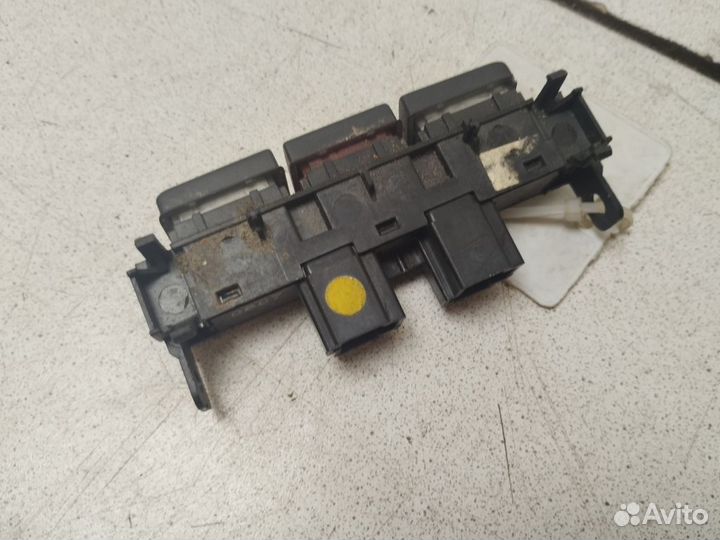 Кнопка аварийной сигнализации