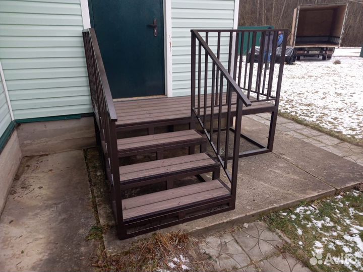 Цельносварное приставное крыльцо