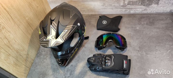 Кроссовый шлем с очками