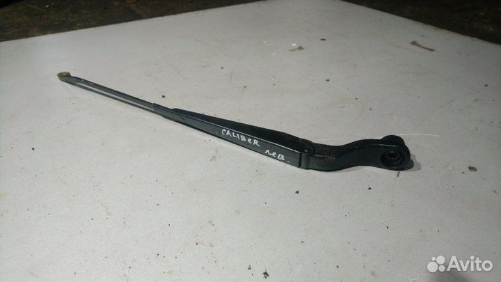 Поводок дворников передний левый Dodge Caliber 2.0
