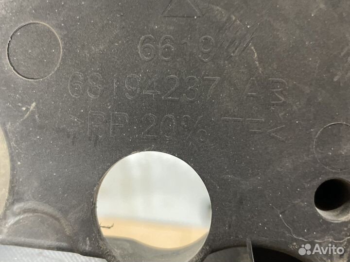 Пыльник переднего крыла jeep GC Wk2