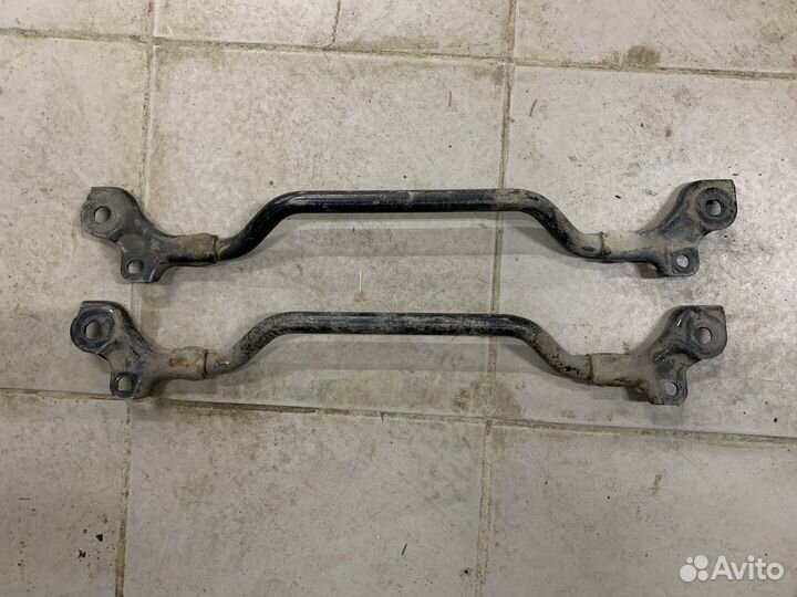 Распорка переднего подрамника Subaru Outback B14