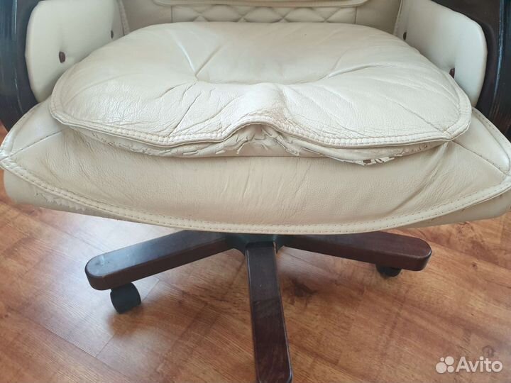 Кожаное кресло руководителя бу