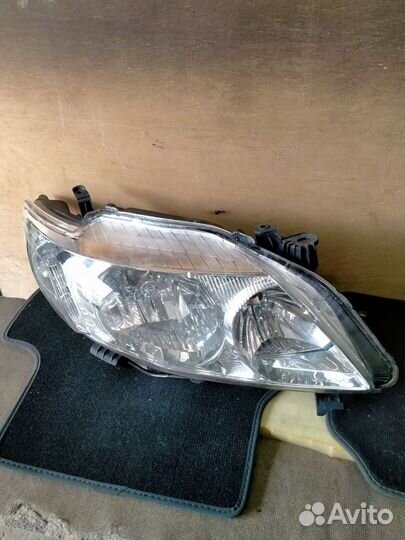 Фара правая toyota corolla т300