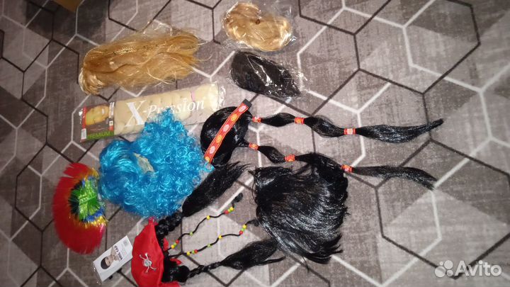 Парики:Мальвина,пират,индеец,панк,коса,блонд,брюне