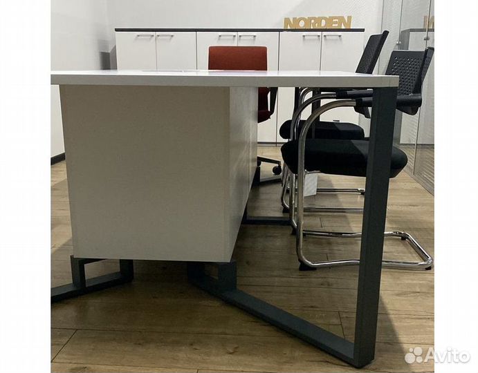 Стол переговоров на 12 человек