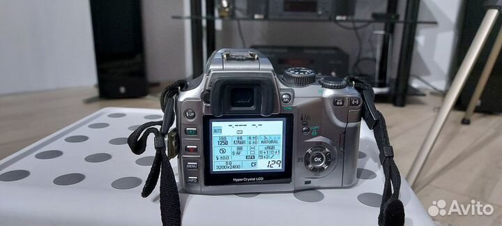 Зеркальная камера Olimpus e500 со штативом