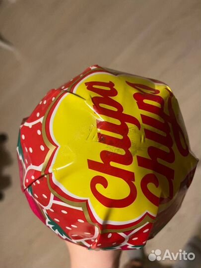 Большой чупа чупс клубника