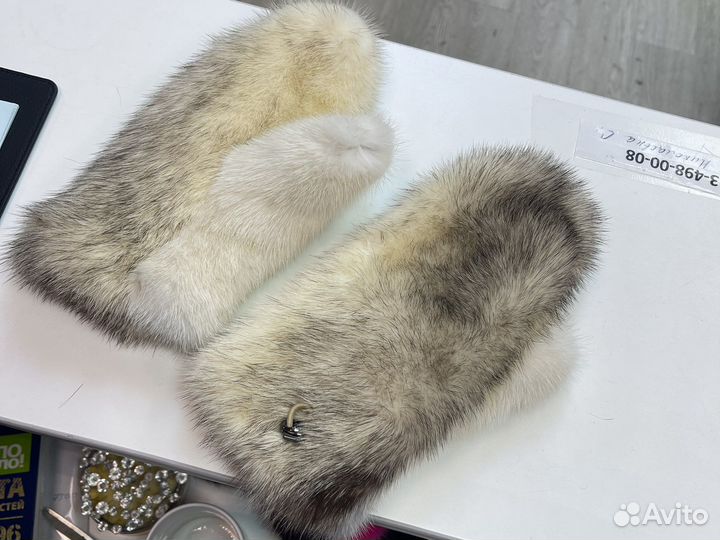 Варежки из норки белые