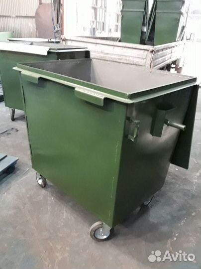 Бак для мусора с крышкой