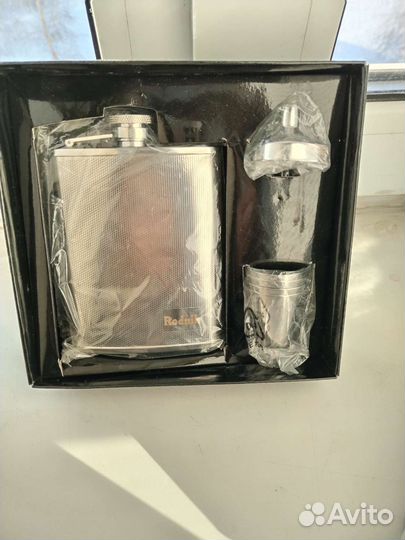 Набор фляжки с рюмками