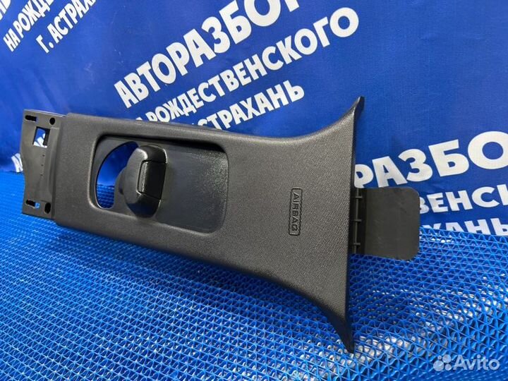 Обшивка средней стойки Ford Explorer внедорожник