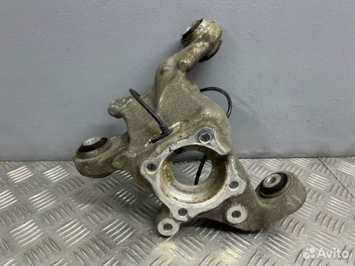 Кулак задний правый Mercedes Gla X156