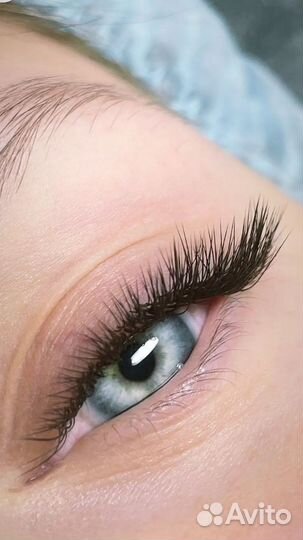 Наращивание ресниц, оформление бровей