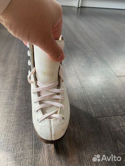 Фигурные коньки wifa