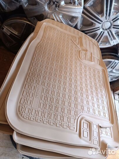 Бежевые коврики на Хонда CRV с 1013г.в