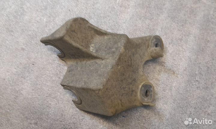 Кронштейн троса МКПП Opel Astra J