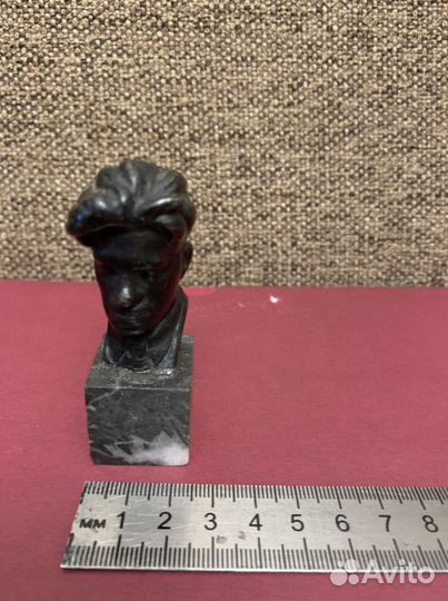 Бюст Маяковский литье