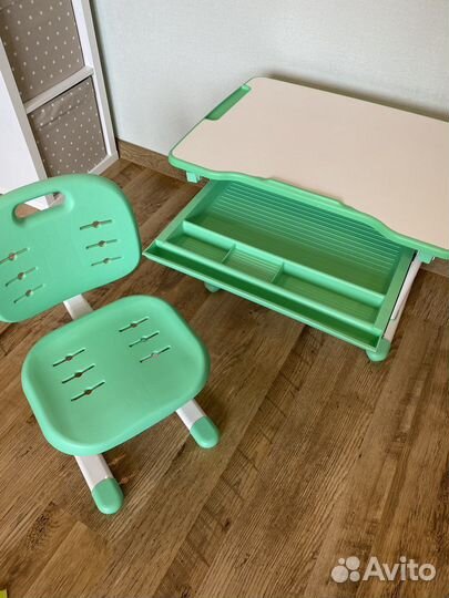 Комплект Holto парта-трансформер и стул Зеленый