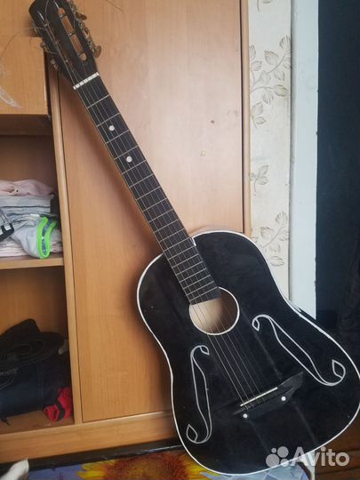 Акустическая гитара