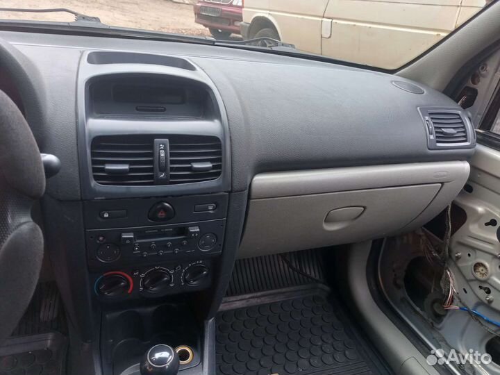 Салон на Renault Clio 2 2003гв