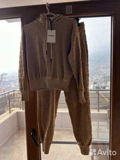 Костюм женский iceberg