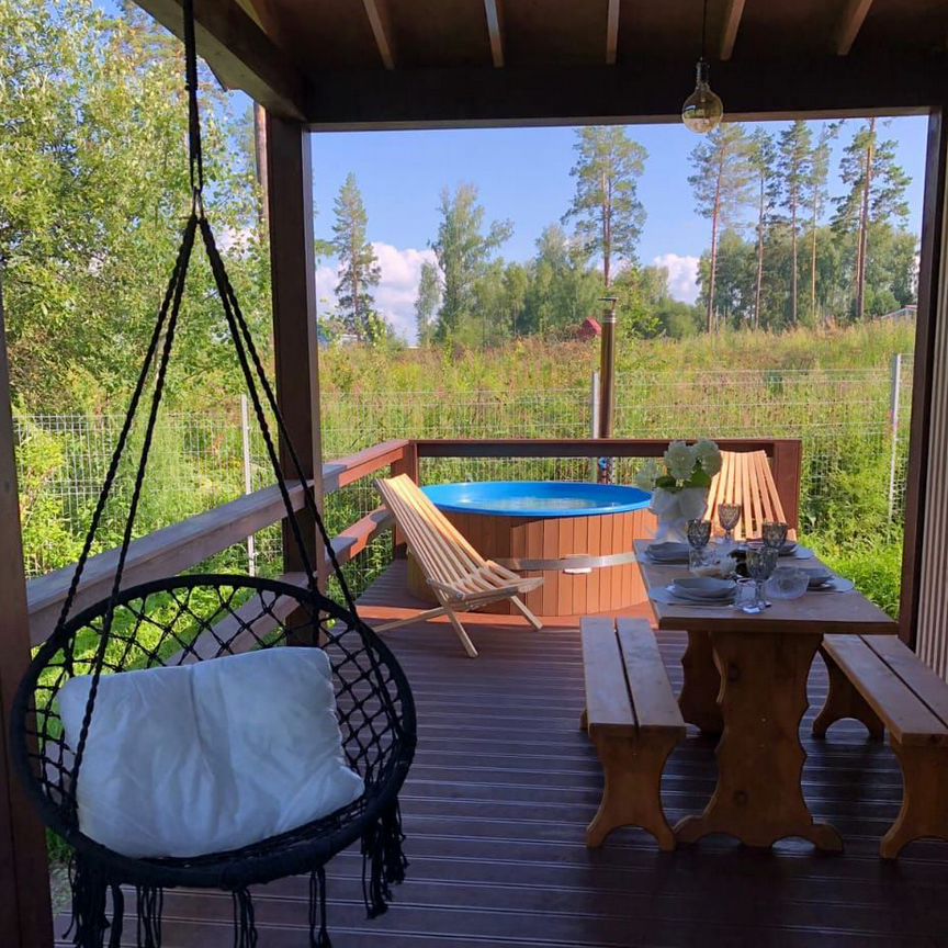 Менің әпкем таяқшаны жеңіме тығып алды.