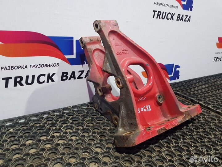 Кронштейн реактивной тяги правый