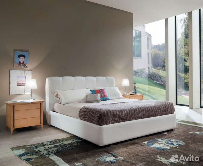 Кровать двухспальная с мягким изголовьем