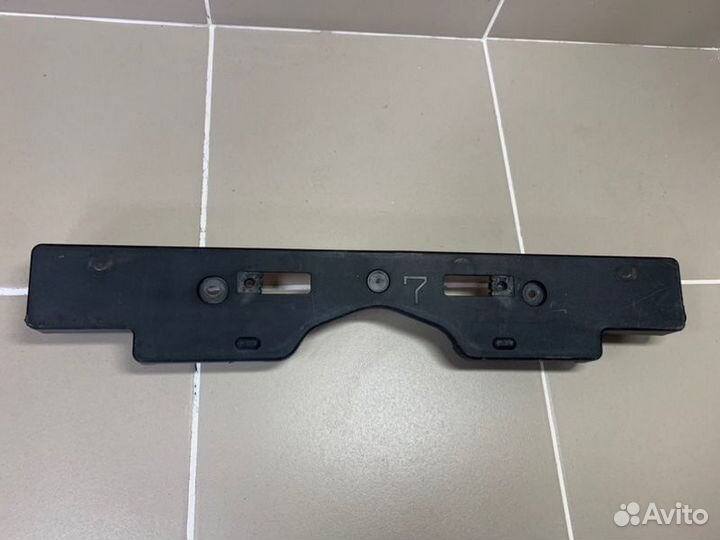 Площадка номерного знака Toyota Land Cruiser 200