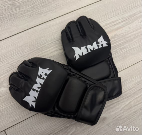 Боксерские перчатки