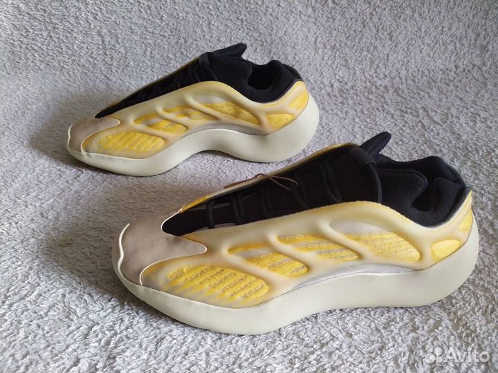 Кроссовки Yeezy 700 V3 Mono Safflower