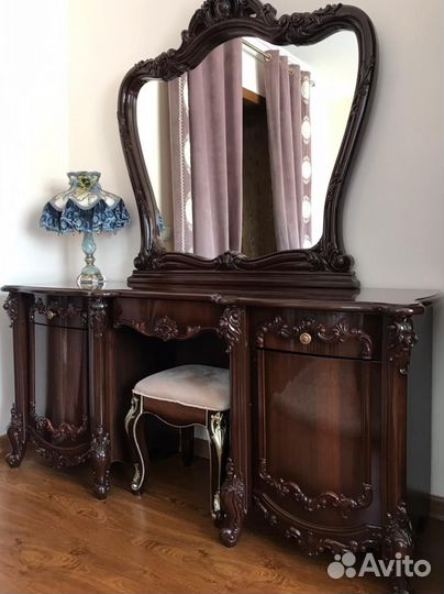 Спальный гарнитур