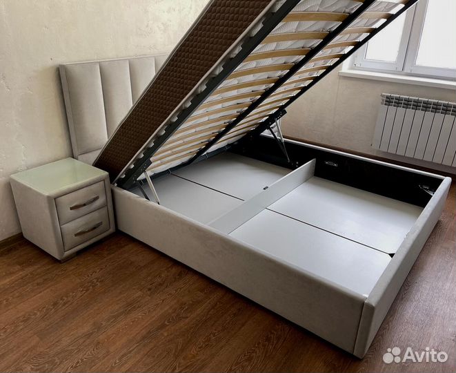 Кровать с изголовьем