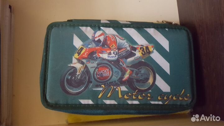 Пенал школьный отдадим за шоколадку