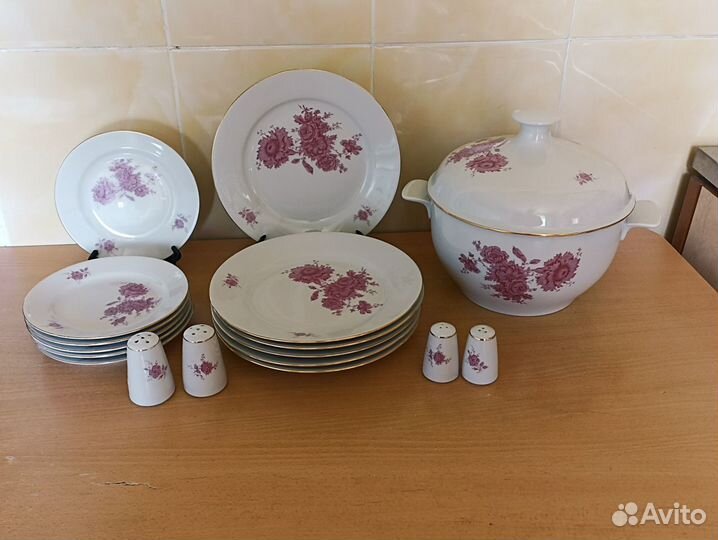 Сервиз столовый. 6 персон.17 предметов.Кахла. гдр