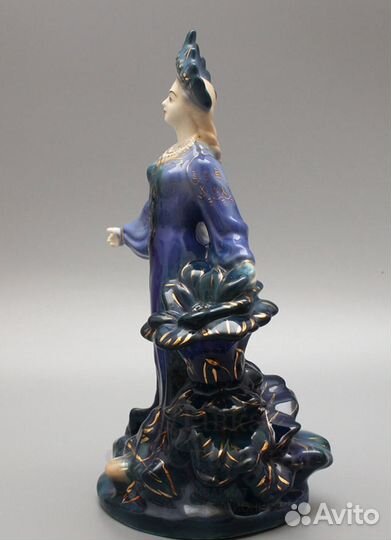 Фарфоровая статуэтка Хозяйка медной горы