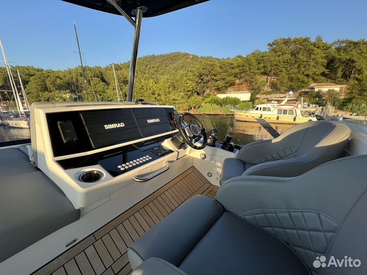 Моторная яхта Sunseeker Manhattan 68 (121)