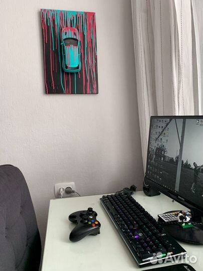 Картина с моделью автомобиля