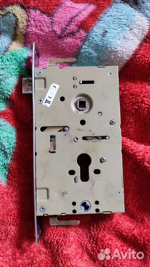 Замок дверной бу