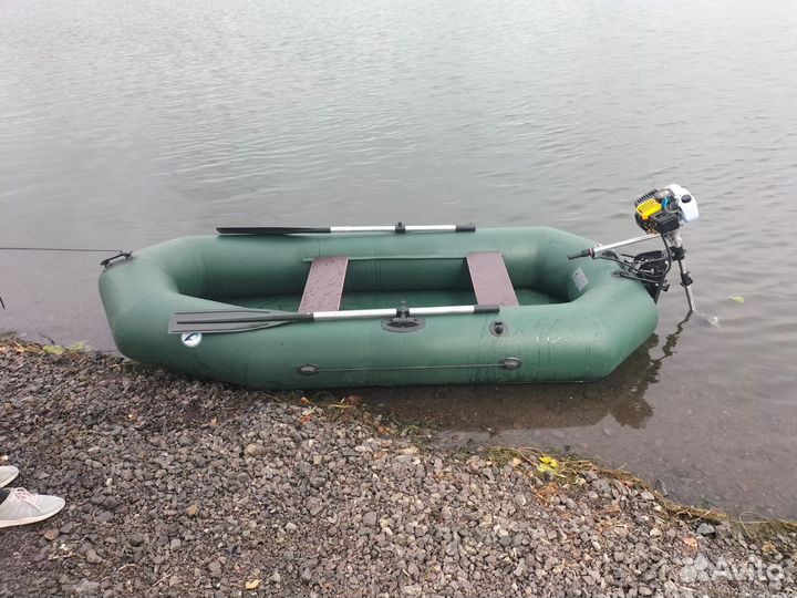 Надувная лодка с мотором