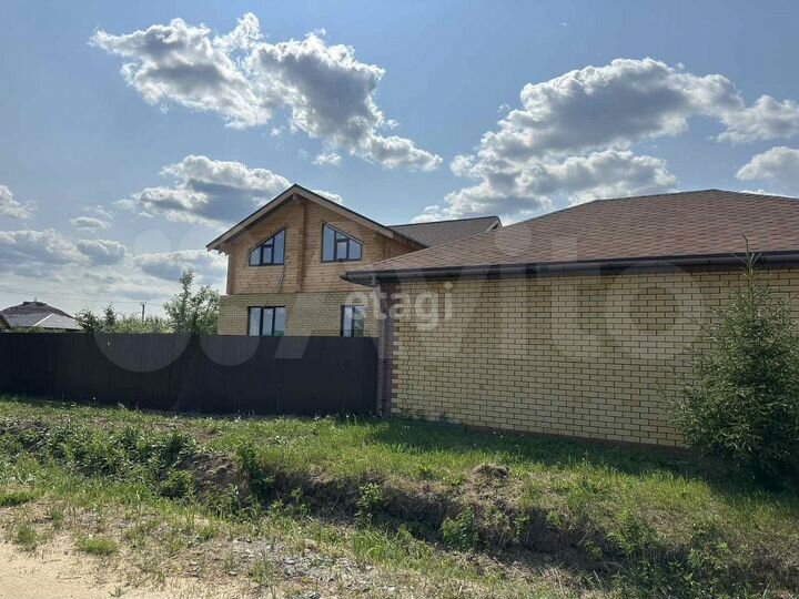 Дом 220 м² на участке 10 сот.