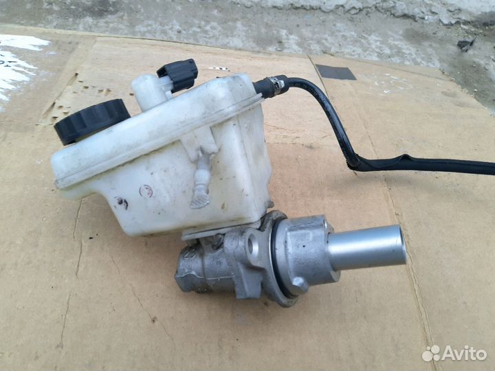 Главный тормозной цилиндр Renault Laguna 3