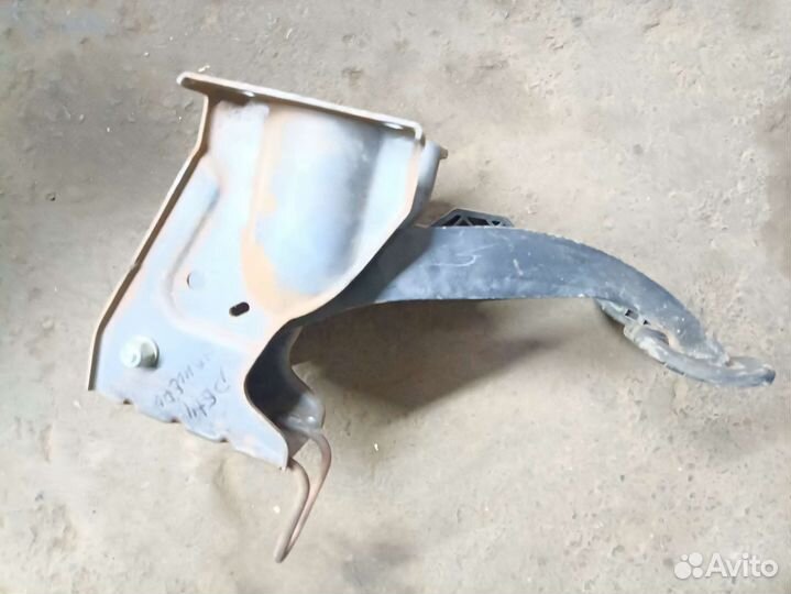 Кронштейн генератора Рено Сандеро 1