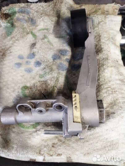 Натяжитель ремня peugeot 308