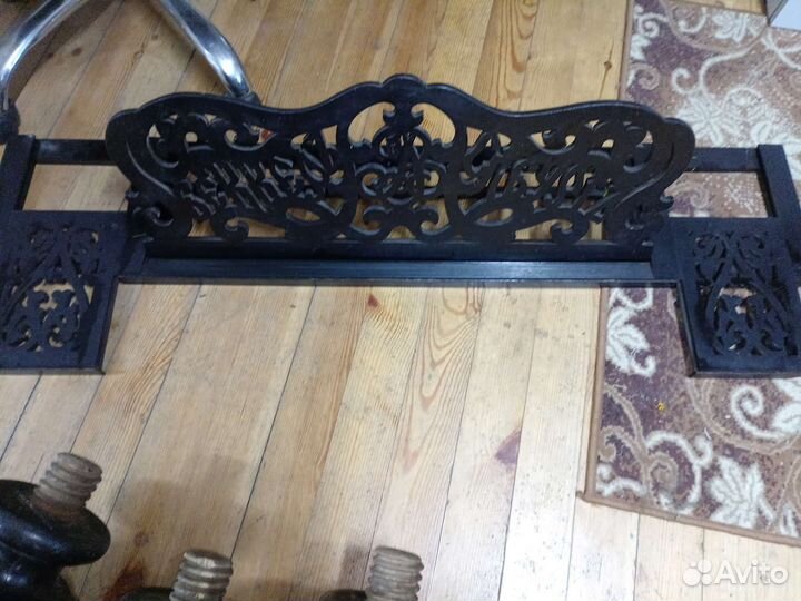 Детали рояля, ноги и пюпитр